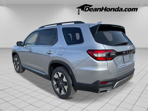New 2026 Honda Pilot Touring image 3