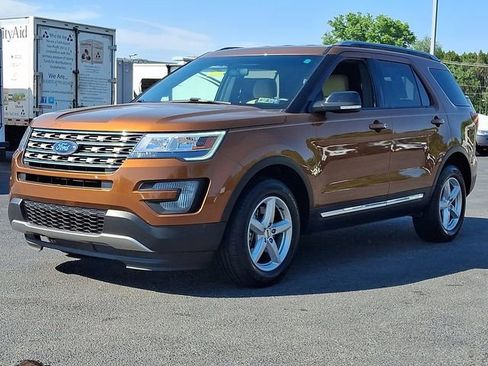 Used 2017 Ford Explorer XLT AWD/4WD image 6