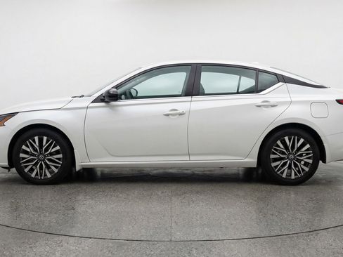 Used 2025 Nissan Altima 2.5 SV image 5