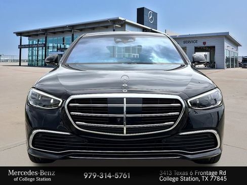 Used 2025 Mercedes-Benz S 580 4MATIC Sedan image 3