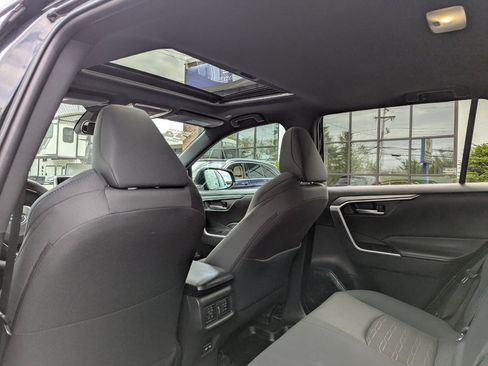 Used 2024 Toyota RAV4 SE w/ Convenience Package image 44