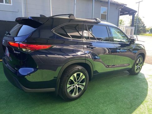 Used 2021 Toyota Highlander XLE AWD/4WD image 5