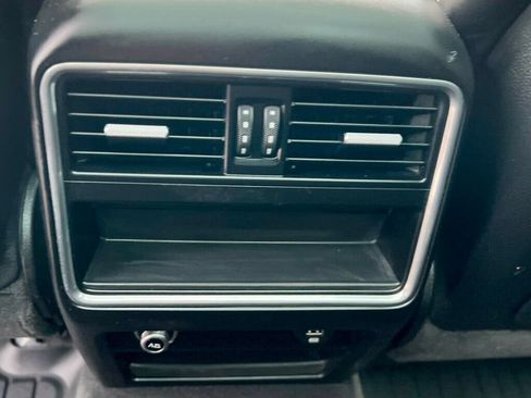 Used 2019 Porsche Cayenne image 16