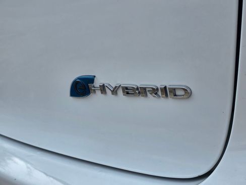 Used 2023 Chrysler Pacifica Limited image 33