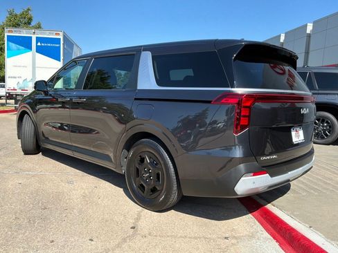Used 2026 Kia Carnival FWD image 8