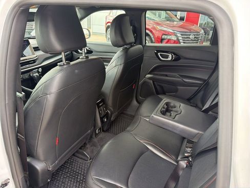Used 2025 Jeep Compass Trailhawk AWD/4WD image 17