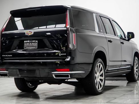 Used 2024 Cadillac Escalade ESV Premium Luxury Platinum AWD/4WD image 13