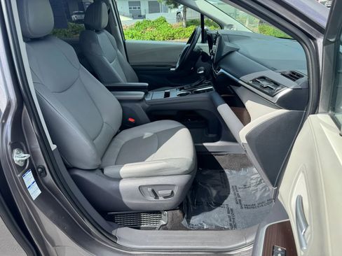 Used 2021 Toyota Sienna XLE w/ XLE Plus Package AWD/4WD image 32