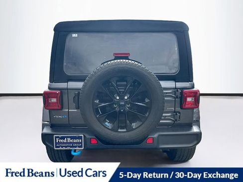 Used 2022 Jeep Wrangler Unlimited Sahara w/ Cold Weather Group AWD/4WD image 6