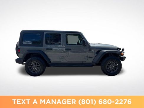 Used 2022 Jeep Wrangler Unlimited Sport AWD/4WD image 6