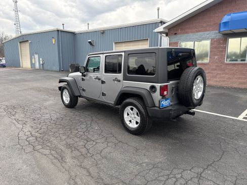 Used 2018 Jeep Wrangler Unlimited Sport S image 4
