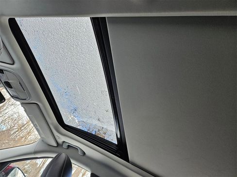 Used 2019 Jeep Cherokee Limited image 18