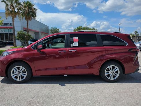 New 2026 Toyota Sienna Limited FWD image 5