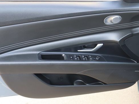 Used 2021 Hyundai Elantra Limited FWD image 18