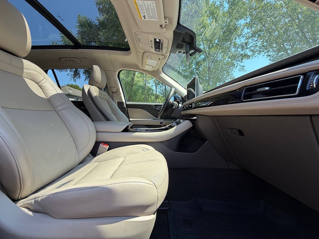 Used 2024 Lincoln Aviator Reserve w/ Equipment Group 201A AWD/4WD image 16