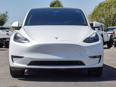 Used 2024 Tesla Model Y Long Range AWD/4WD image 2