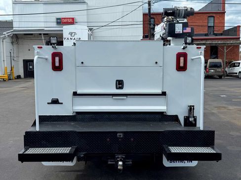 Used 2018 Ford F550 4x4 Regular Cab Super Duty image 17