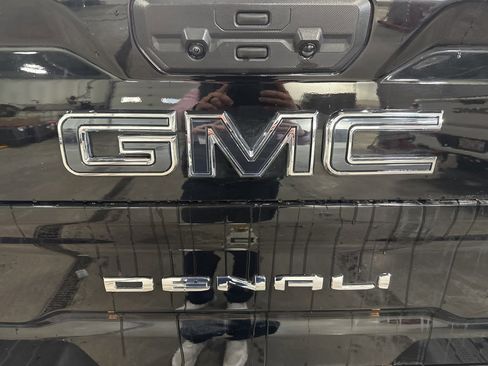 Used 2025 GMC Sierra 2500 Denali Ultimate image 26