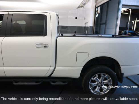 Used 2021 Nissan Titan SV w/ SV Convenience Package image 3