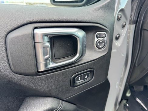 Used 2023 Jeep Wrangler Unlimited Sahara image 12