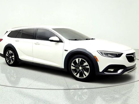 Used 2019 Buick Regal Essence w/ Driver Confidence Package I AWD/4WD image 3