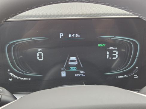Used 2024 Kia Niro EX Touring FWD image 17