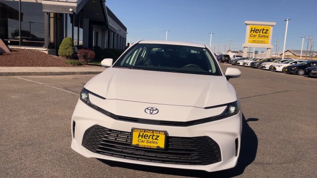 Used 2025 Toyota Camry LE FWD image 5