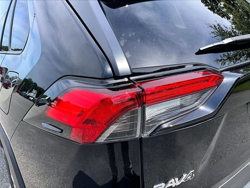Used 2022 Toyota RAV4 XLE Premium AWD/4WD image 34