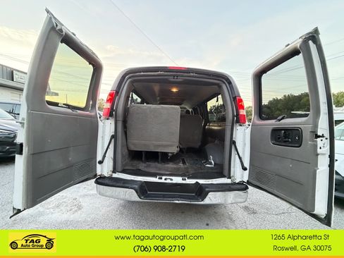 Used 2017 Chevrolet Express 3500 LT w/ LT Preferred Equipment Group RWD image 6