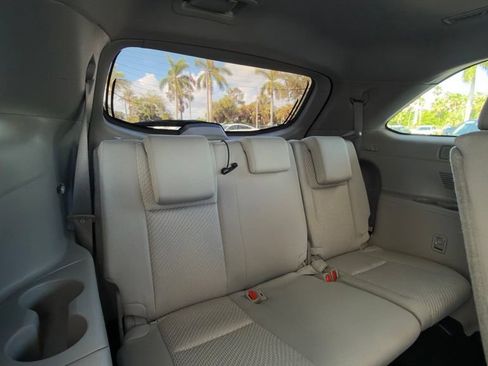 Used 2019 Toyota Highlander LE FWD image 8