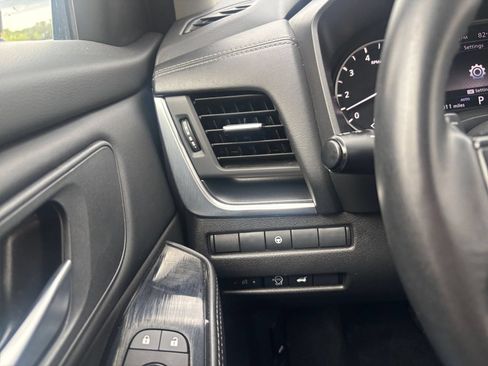 Used 2025 Nissan Rogue SV AWD/4WD image 35