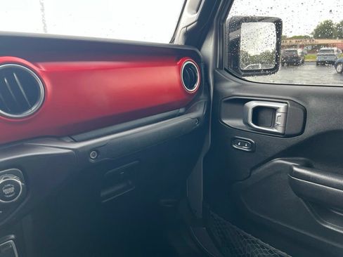Used 2020 Jeep Gladiator Rubicon AWD/4WD image 15