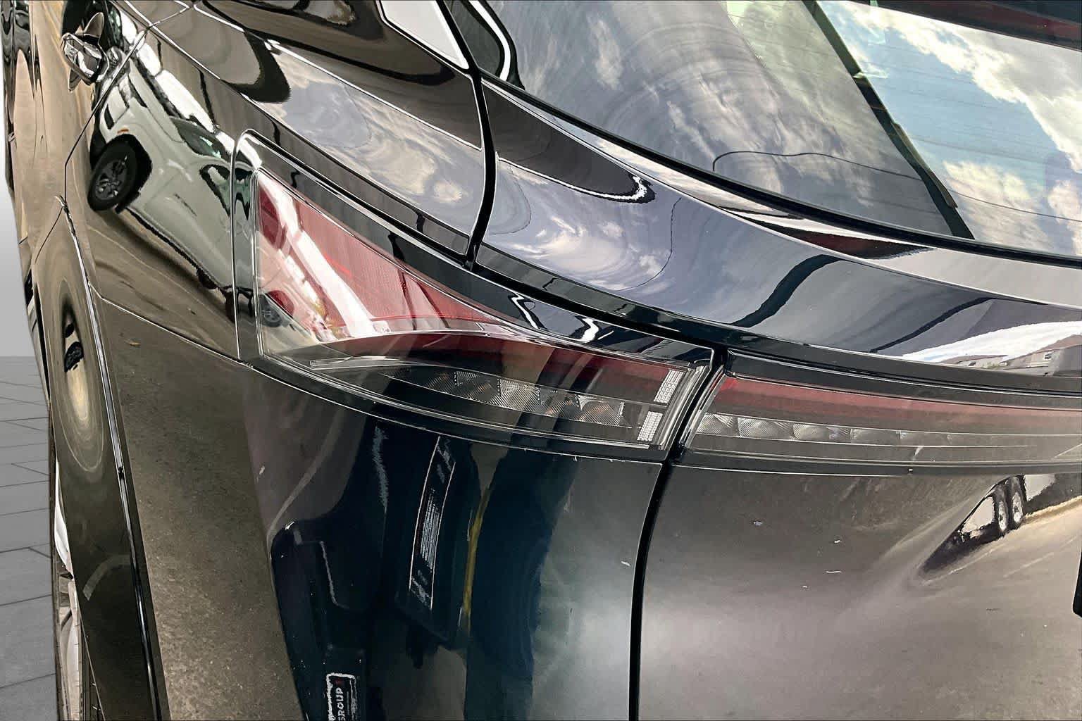 Certified 2023 Nissan Ariya FWD image 28