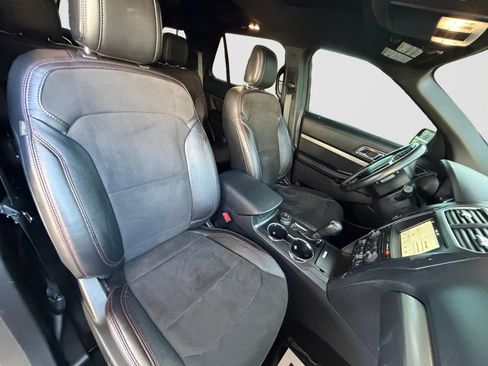 Used 2018 Ford Explorer XLT w/ Equipment Group 202A image 21