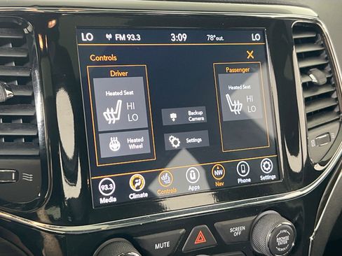 Used 2022 Jeep Grand Cherokee Limited image 19