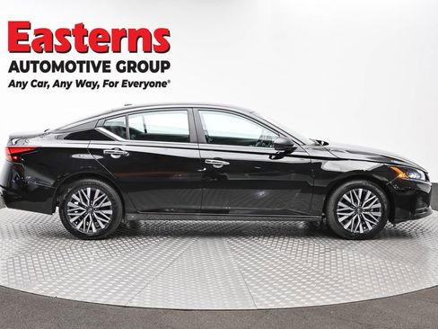 Used 2025 Nissan Altima 2.5 SV image 4
