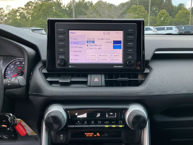 Used 2021 Toyota RAV4 LE FWD image 19