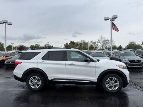 Used 2023 Ford Explorer XLT w/ Equipment Group 202A AWD/4WD image 4