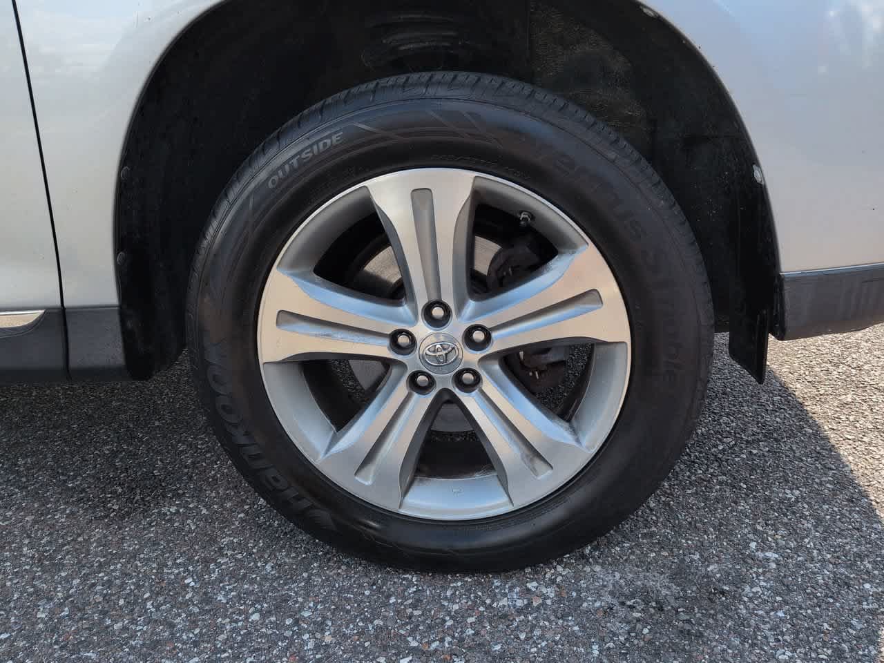 Used 2011 Toyota Highlander Limited w/ Tow Pkg FWD image 11