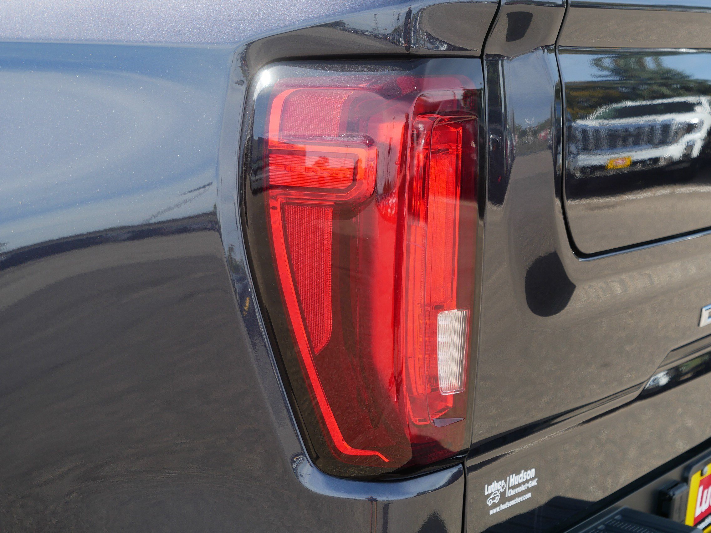 Used 2024 GMC Sierra 1500 Denali w/ Denali Reserve Package AWD/4WD image 17