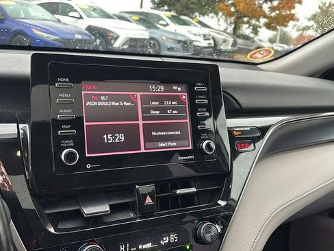 Used 2022 Toyota Camry SE image 19