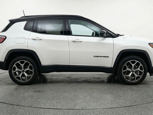Used 2025 Jeep Compass Limited image 11