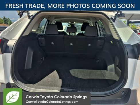 Used 2025 Toyota RAV4 XLE AWD/4WD image 12