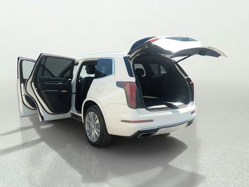 Used 2020 Cadillac XT6 Premium Luxury FWD image 13