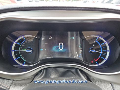 Used 2024 Chrysler Pacifica Pinnacle FWD image 21