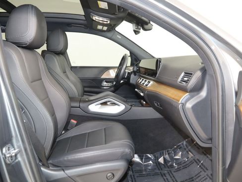Used 2025 Mercedes-Benz GLS 450 4MATIC image 13
