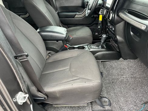 Used 2016 Jeep Wrangler Unlimited Sport w/ Connectivity Group image 14