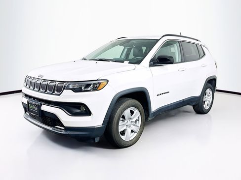 Used 2022 Jeep Compass Latitude w/ Convenience Group AWD/4WD image 3