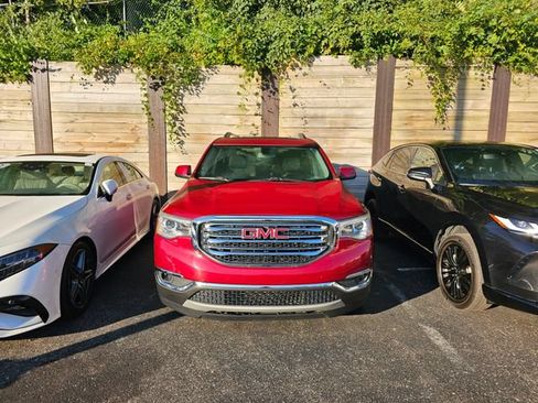 Used 2019 GMC Acadia SLT FWD image 2