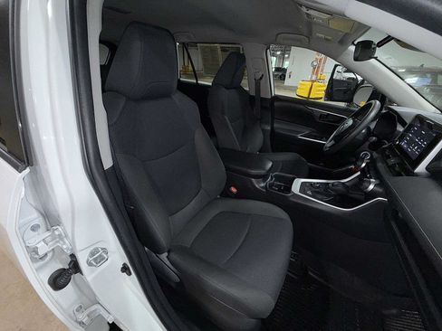 Used 2023 Toyota RAV4 LE AWD/4WD image 16